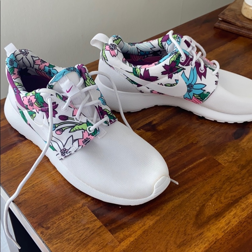 Nike Women’s Roshe One Floral